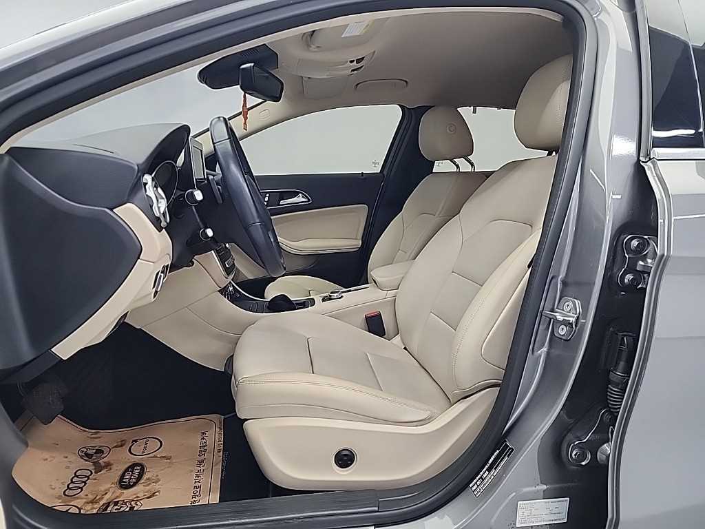 Mercedes Benz GLA Class - Vista 11