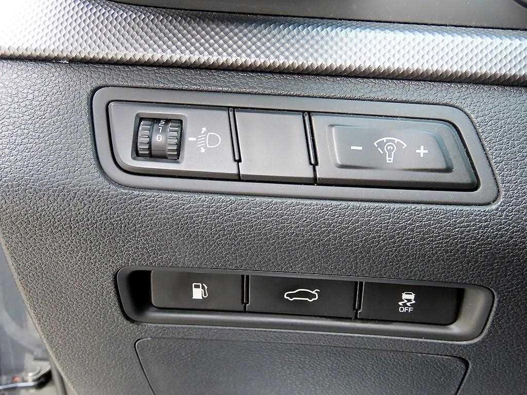 HYUNDAI Sonata - Vista 12