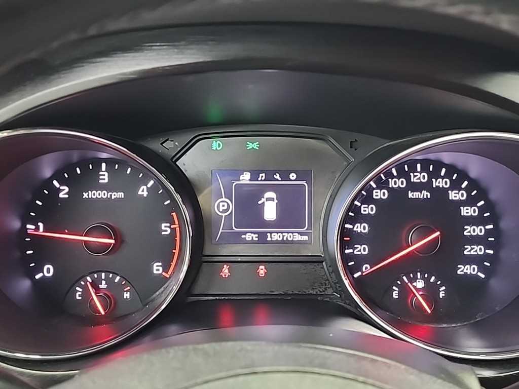KIA Carnival - Vista 6