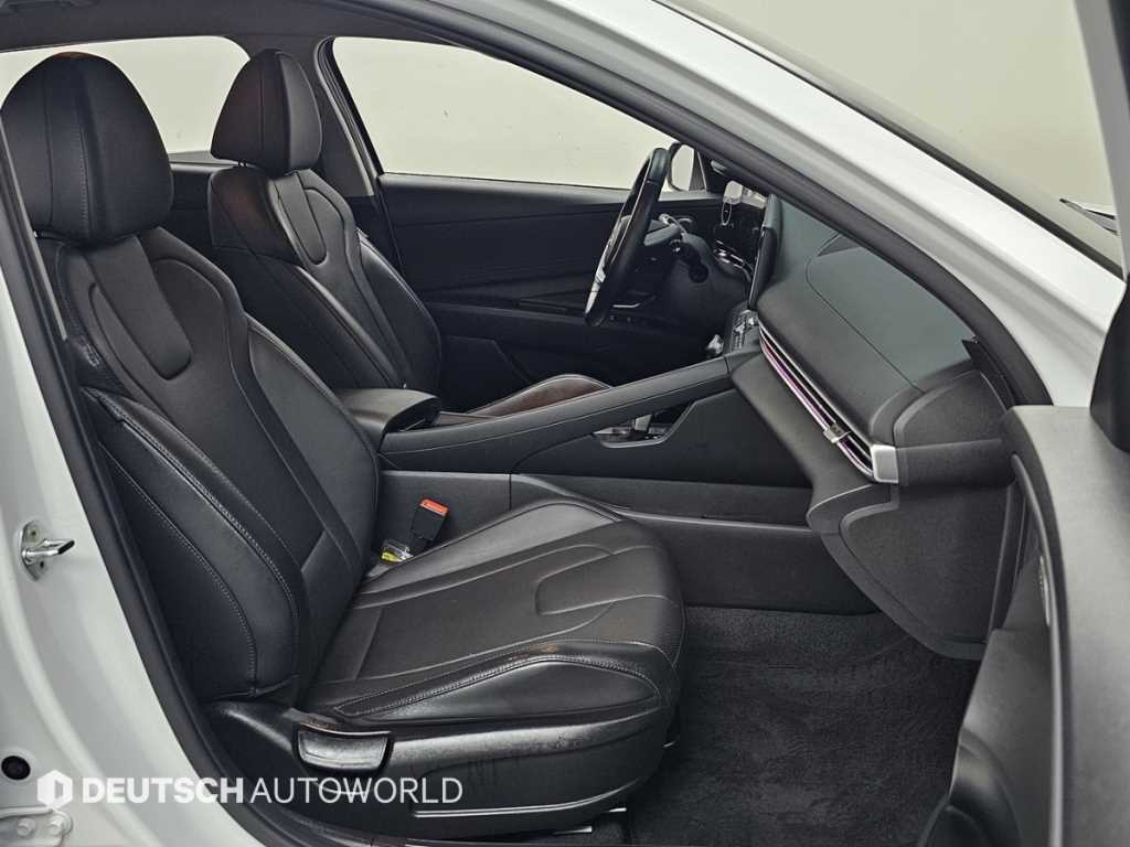 HYUNDAI Avante - Vista 10