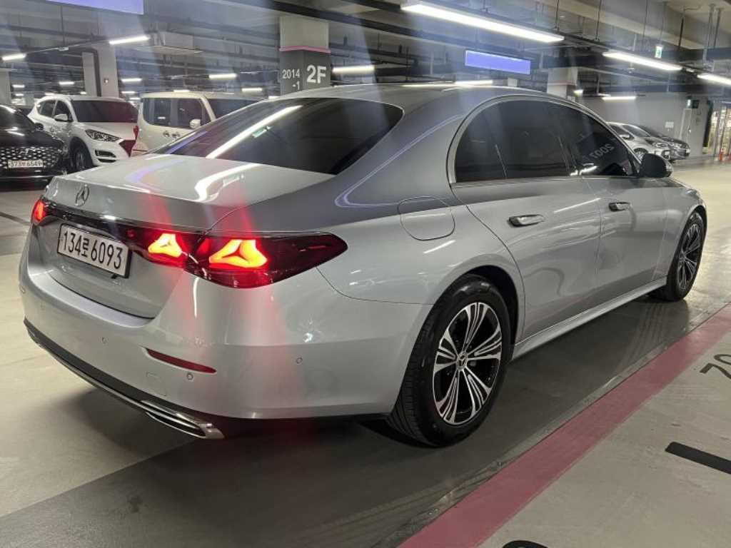 Mercedes Benz E class - Vista 5