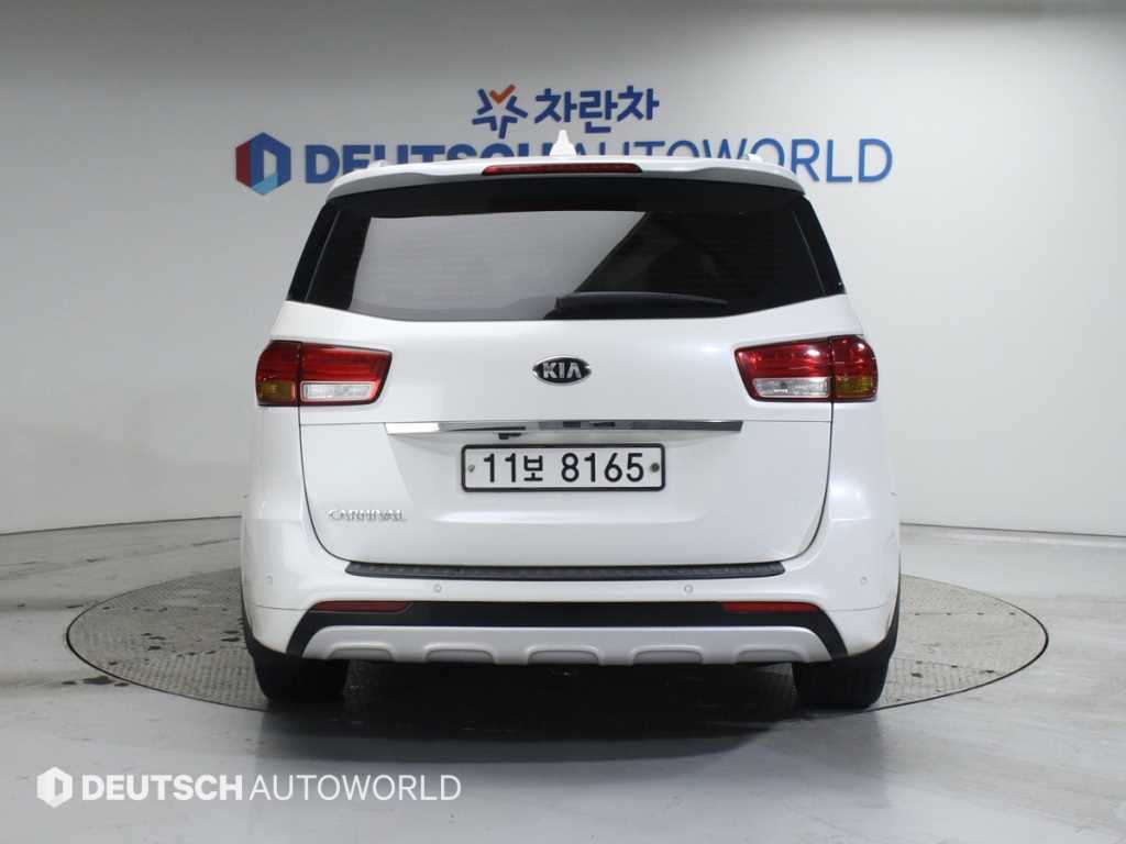 KIA Carnival - Vista 4