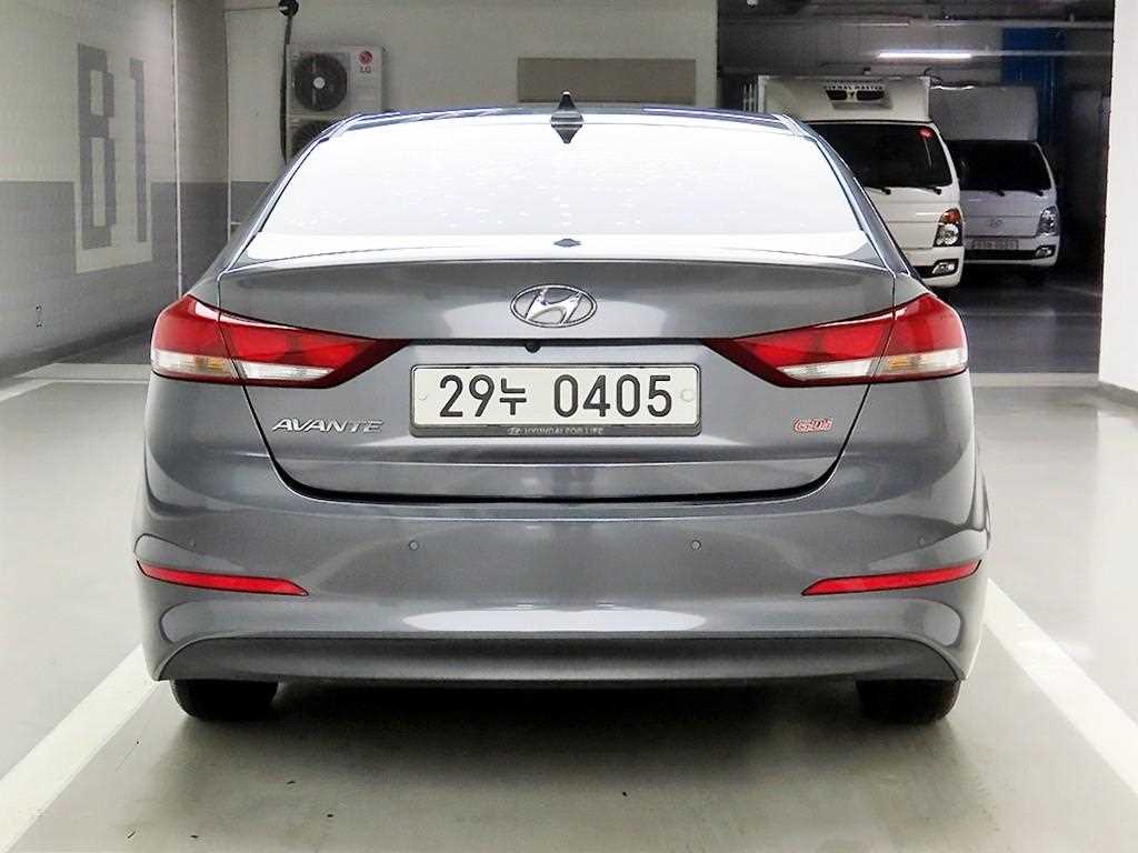 HYUNDAI Avante - Vista 3