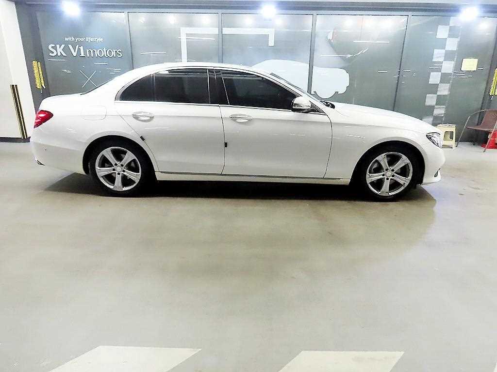 Mercedes Benz E class - Vista 3