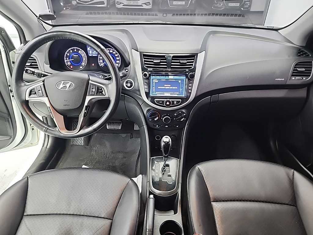HYUNDAI Accent - Vista 7