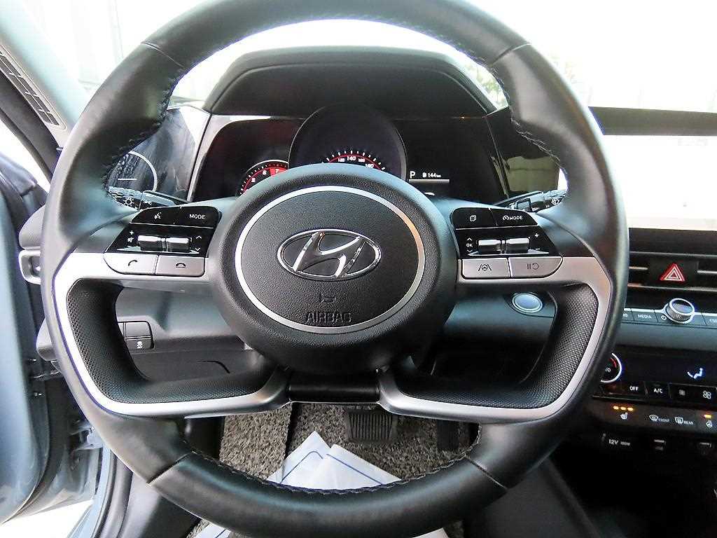 HYUNDAI Avante - Vista 8