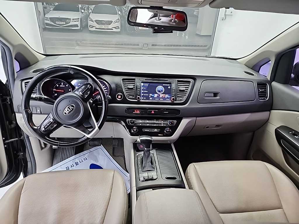 KIA Carnival - Vista 7