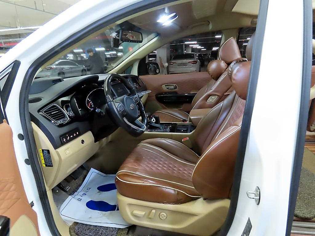 KIA Carnival - Vista 6