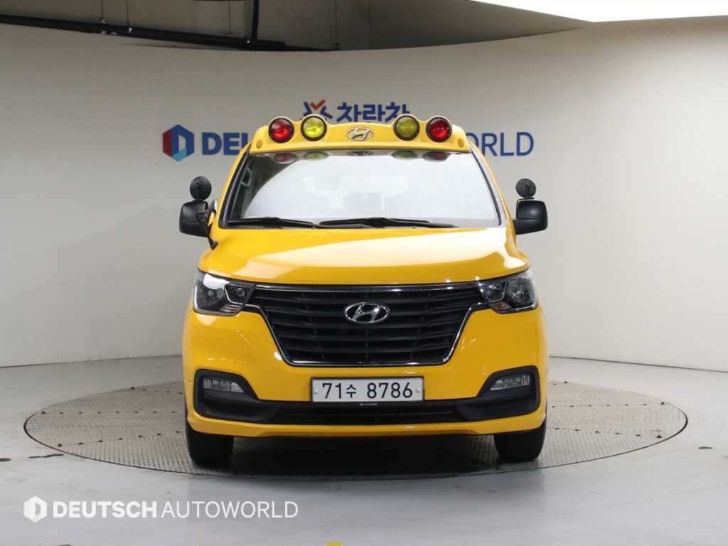 HYUNDAI Starex - Vista 3