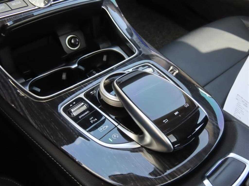 Mercedes Benz E class - Vista 6