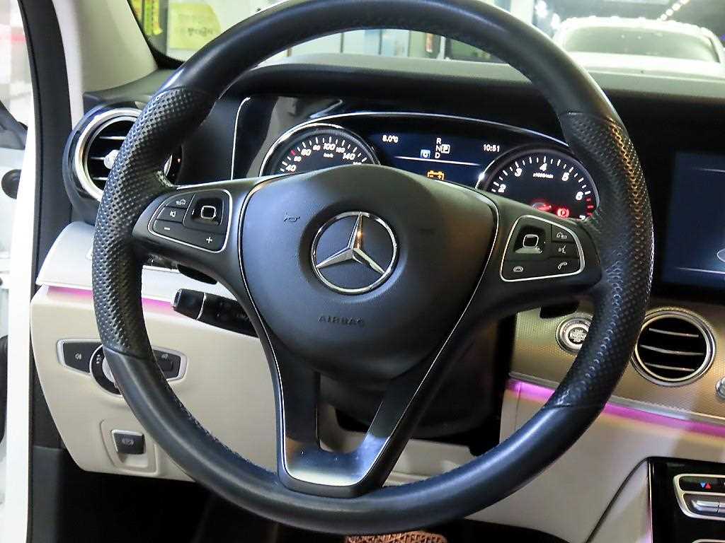 Mercedes Benz E class - Vista 8