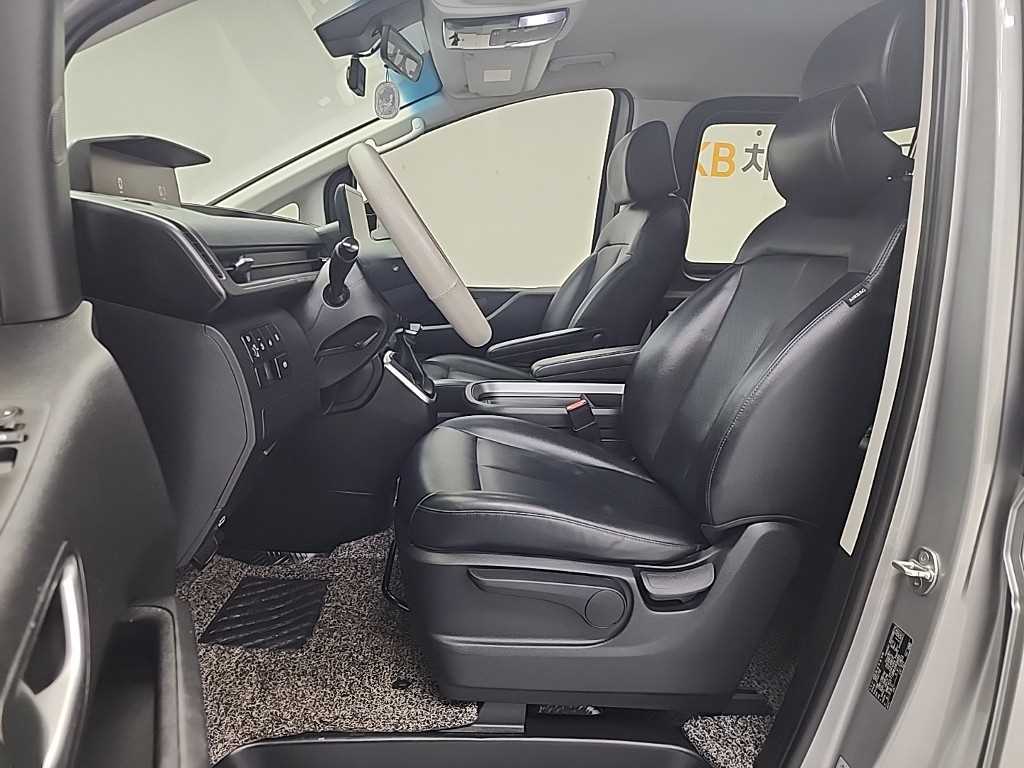 HYUNDAI Staria - Vista 11