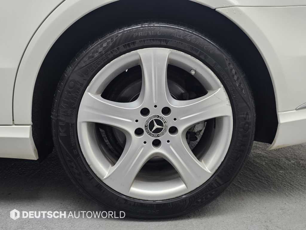 Mercedes Benz E class - Vista 5