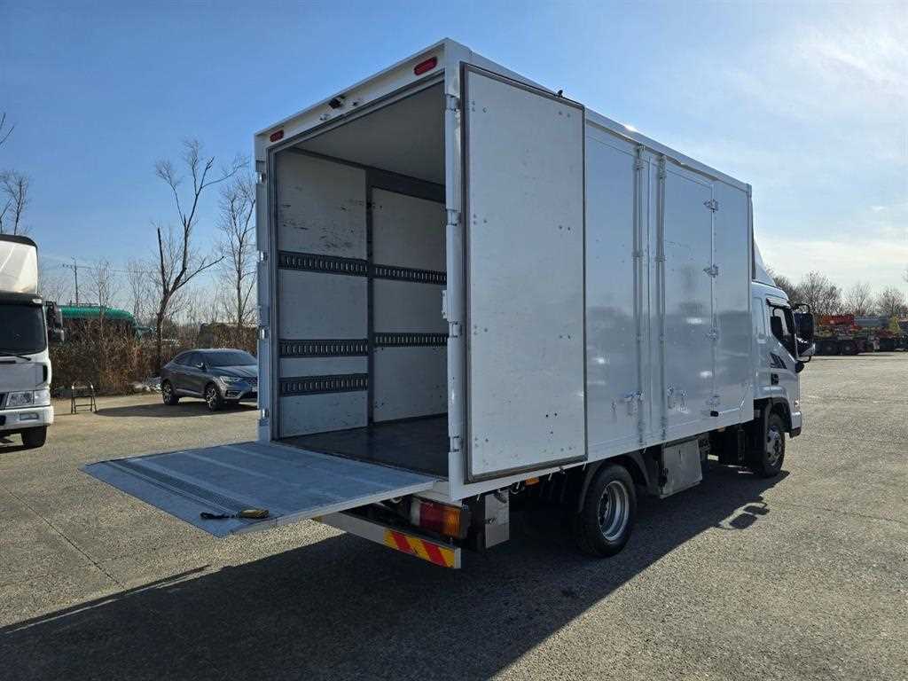 medium and large cargo truck - Vista 9