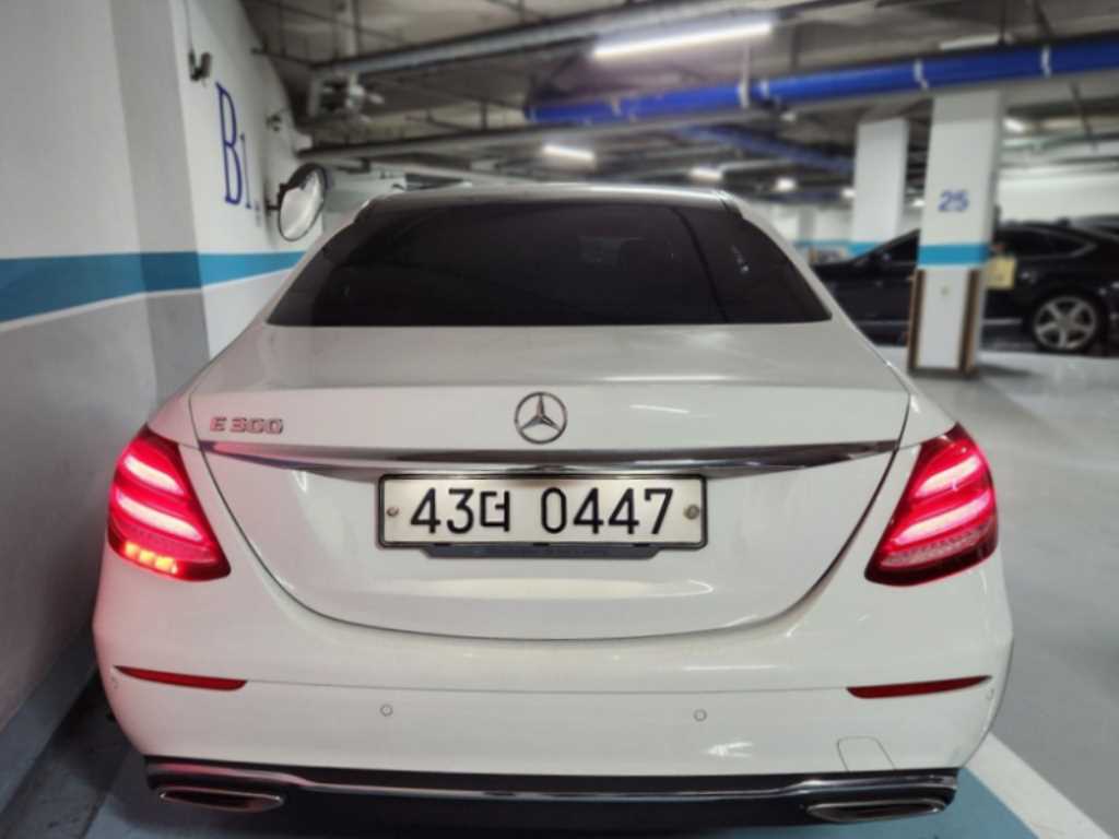 Mercedes Benz E class - Vista 3