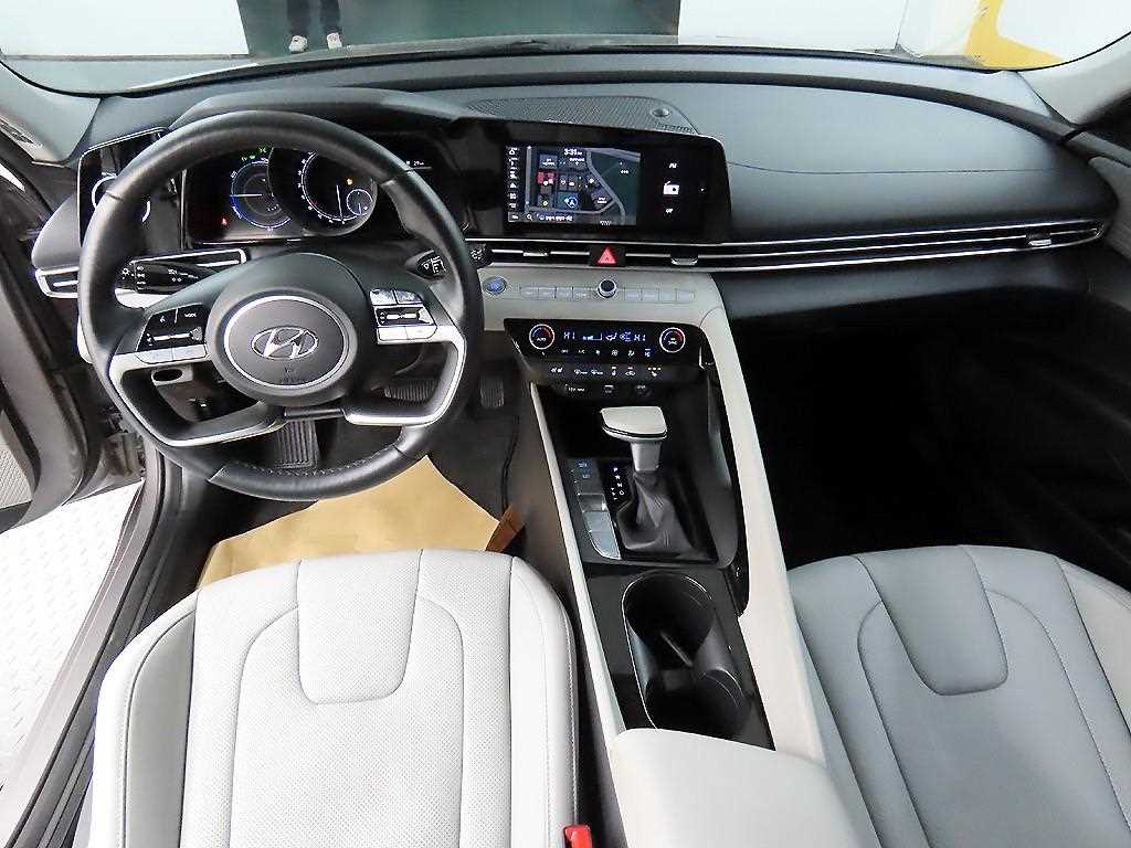 HYUNDAI Avante - Vista 7