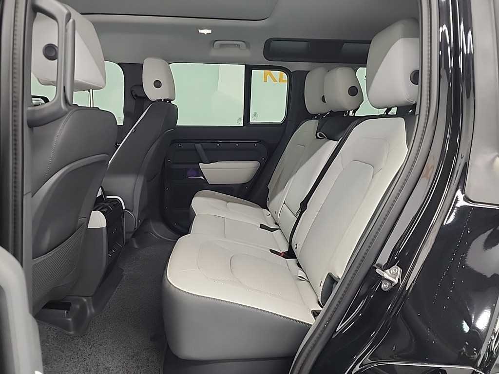 Land Rover Defender - Vista 12