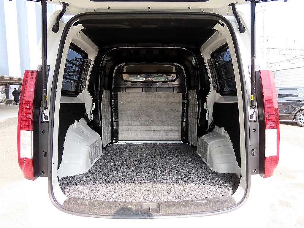 HYUNDAI Staria 2025 Blanco - Importación desde Corea - HF Imports Iquique - Foto 18