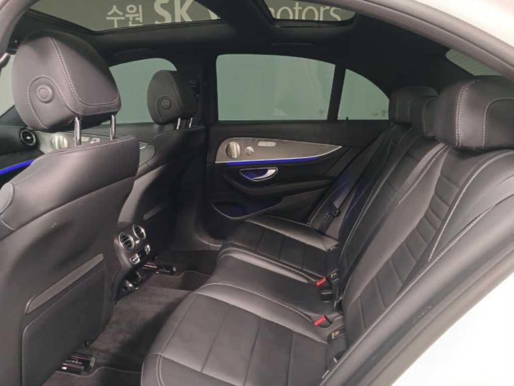 Mercedes Benz E class - Vista 7