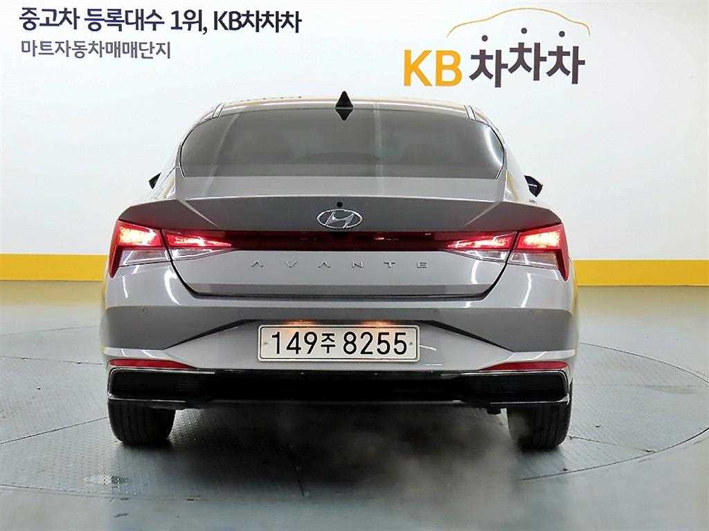 HYUNDAI Avante - Vista 3