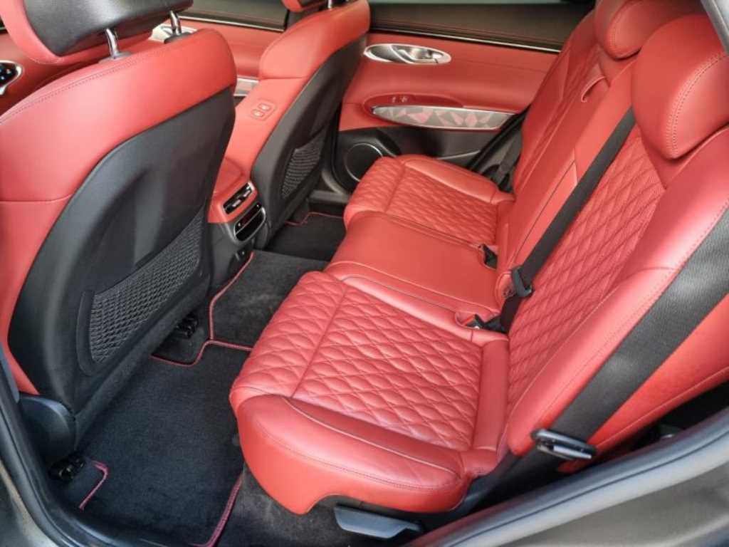 Genesis GV70 - Vista 7