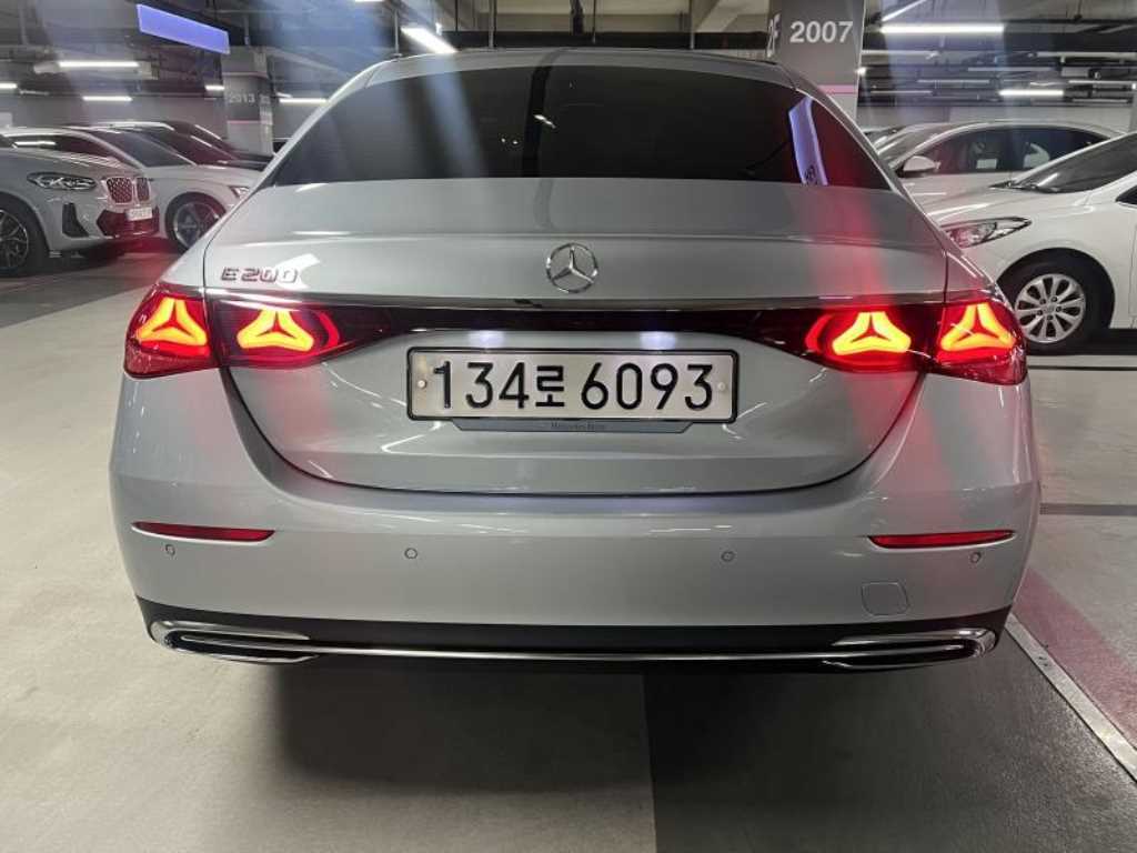 Mercedes Benz E class - Vista 4