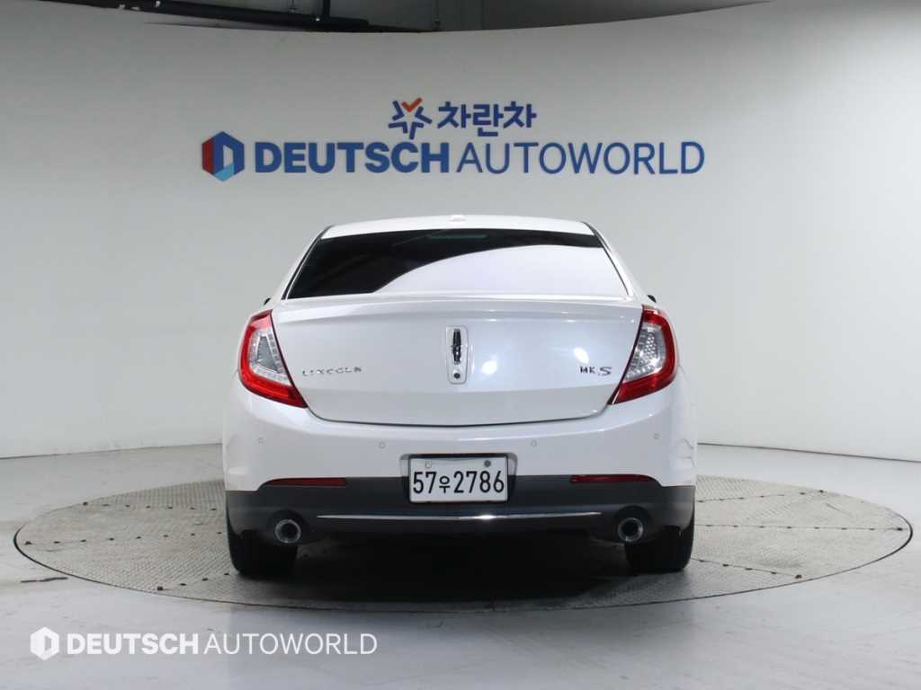 Lincoln MKS - Vista 4