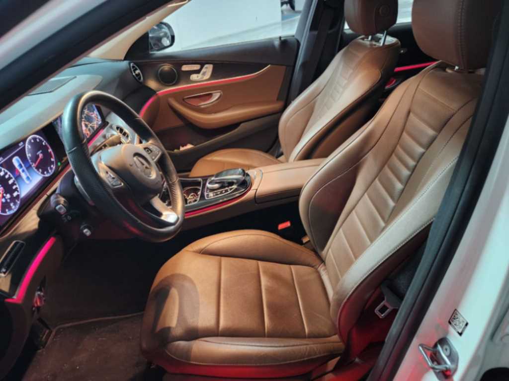 Mercedes Benz E class - Vista 5