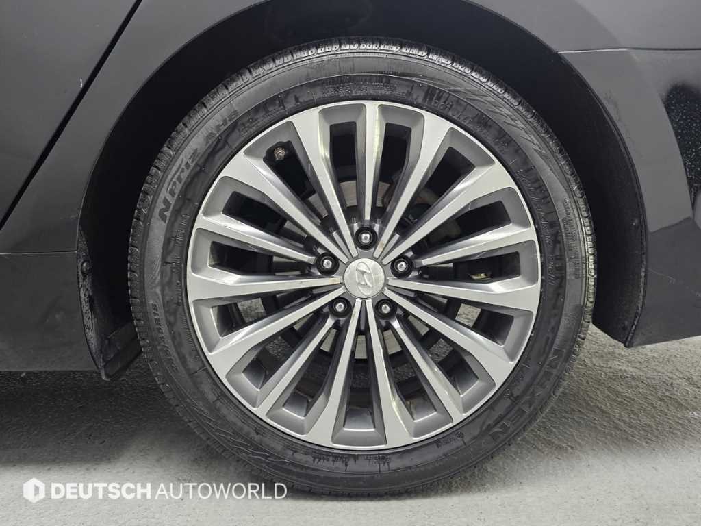 HYUNDAI Grandeur - Vista 6