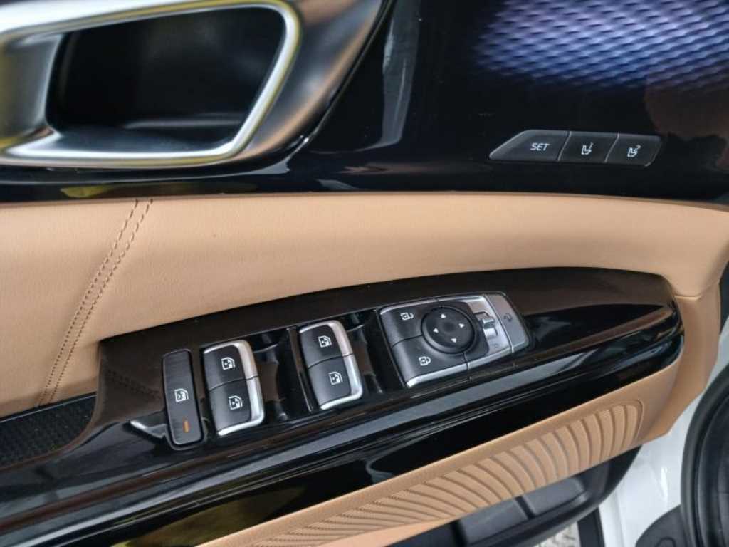 KIA Carnival - Vista 9