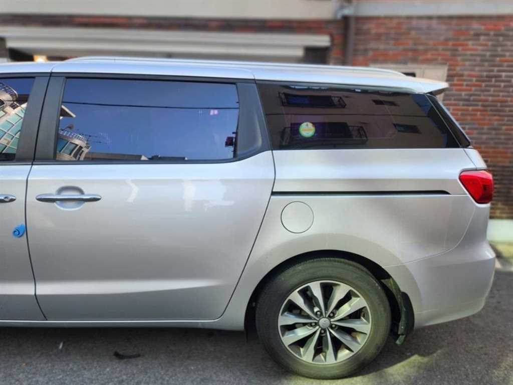 KIA Carnival - Vista 4