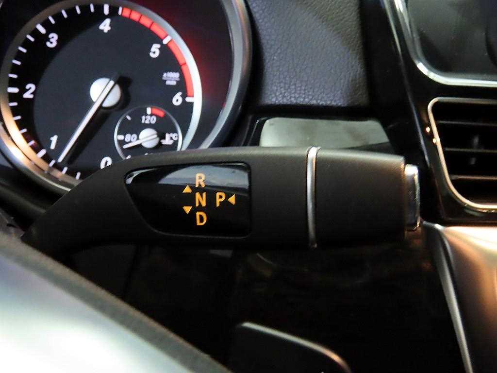 Mercedes Benz M Class - Vista 12