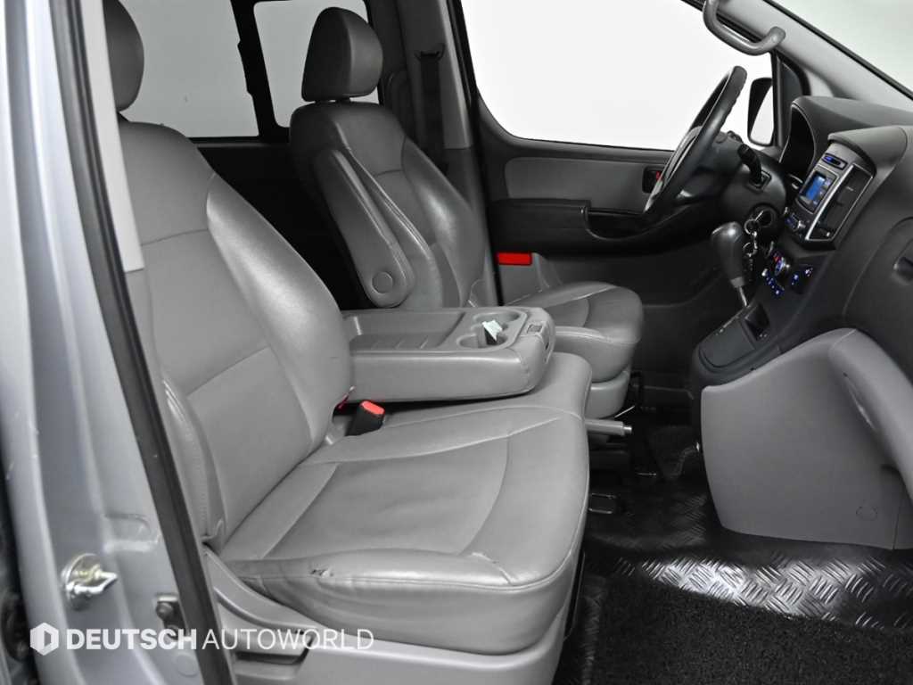 HYUNDAI Starex - Vista 10