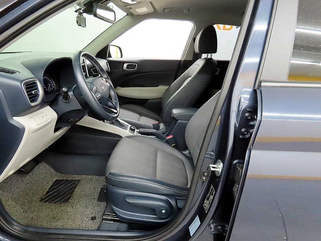 HYUNDAI Venue - Vista 5