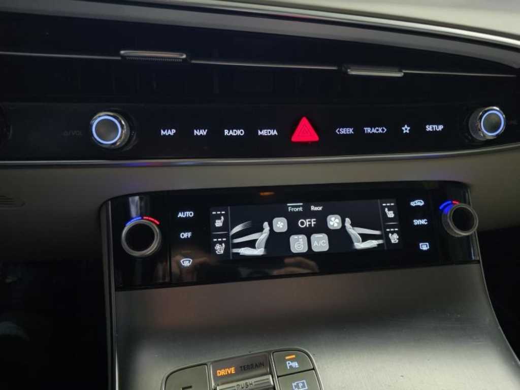 Genesis GV70 - Vista 10