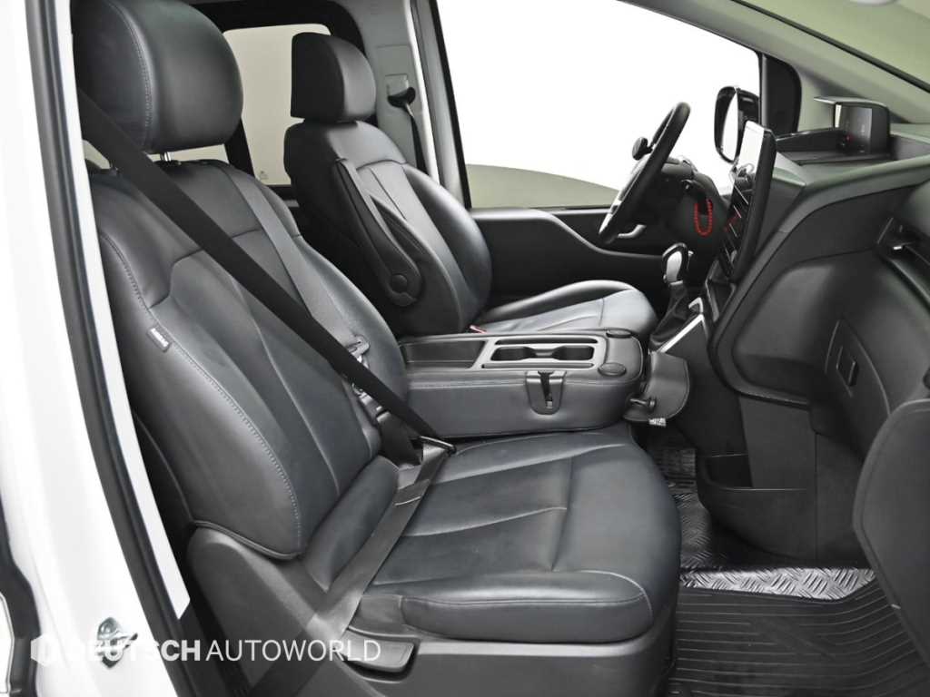 HYUNDAI Staria - Vista 10