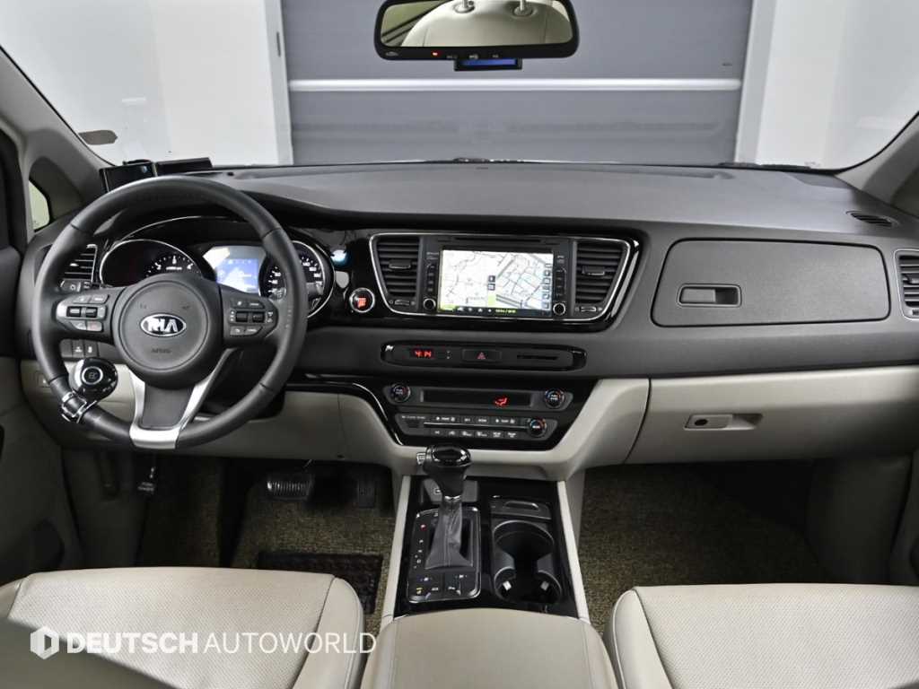 KIA Carnival - Vista 7