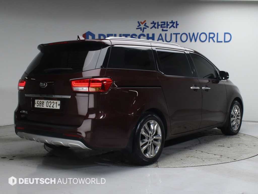 KIA Carnival - Vista 2