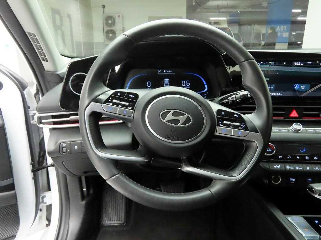 HYUNDAI Avante - Vista 7