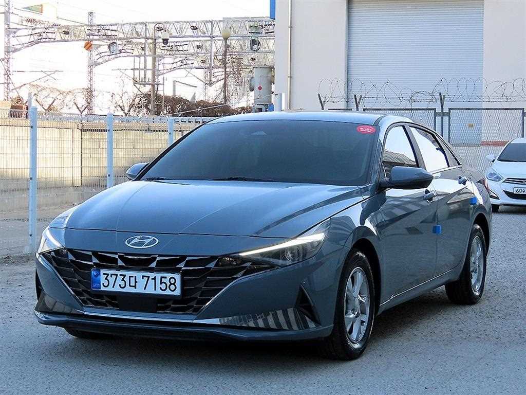 HYUNDAI Avante - Vista 2