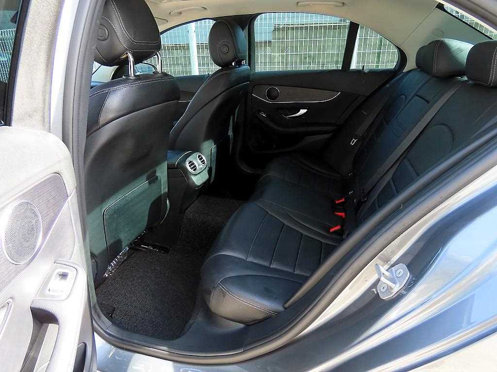 Mercedes Benz C Class - Vista 6