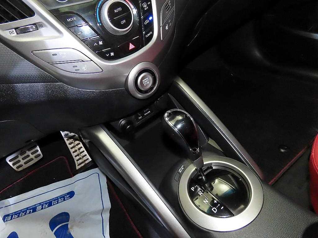 HYUNDAI Veloster - Vista 12