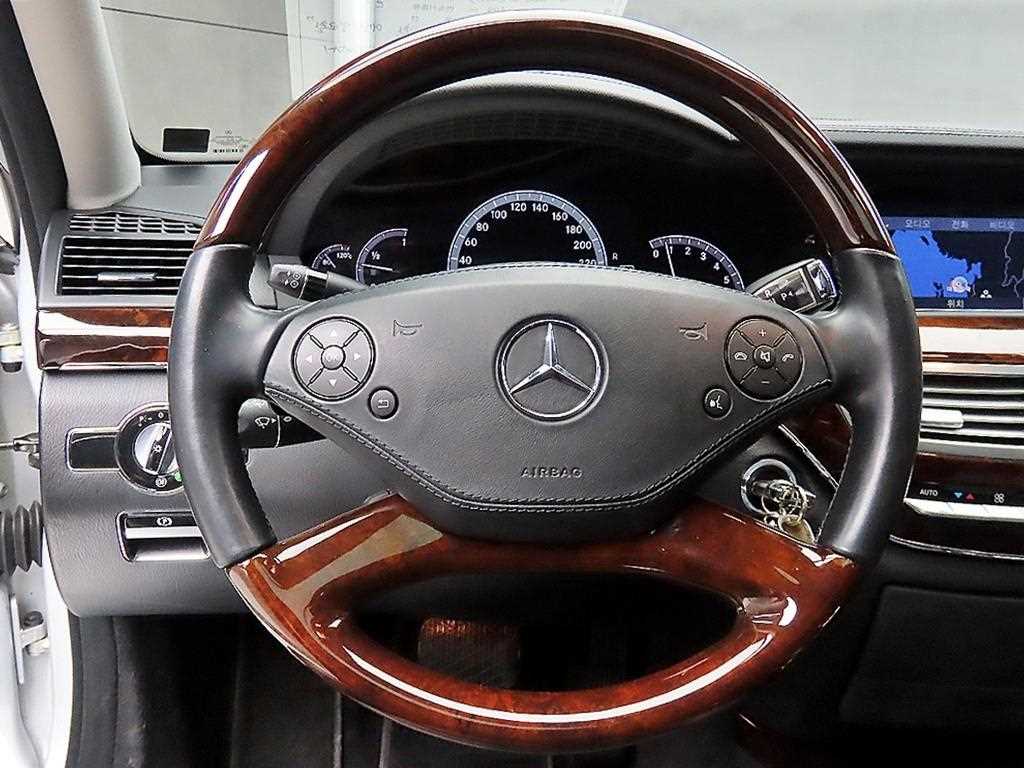 Mercedes Benz S Class - Vista 9