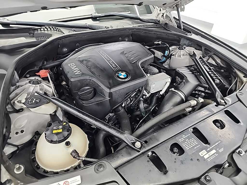 BMW 5 Series - Vista 5