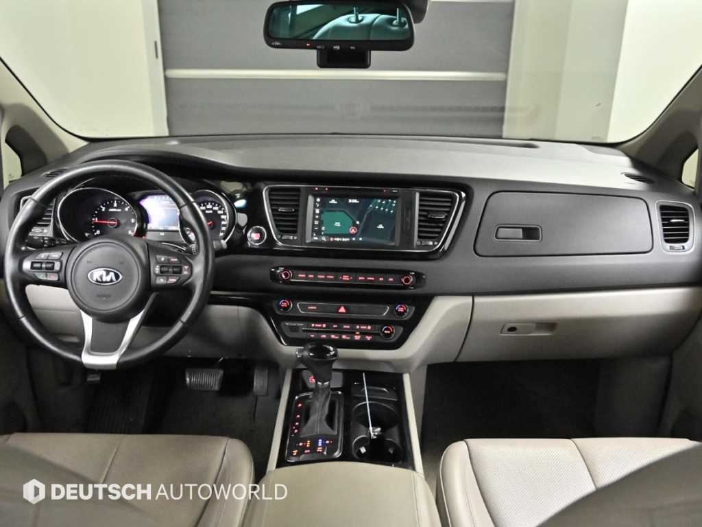KIA Carnival - Vista 7