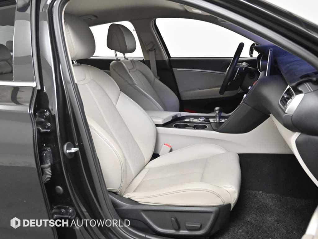 Genesis G70 - Vista 10