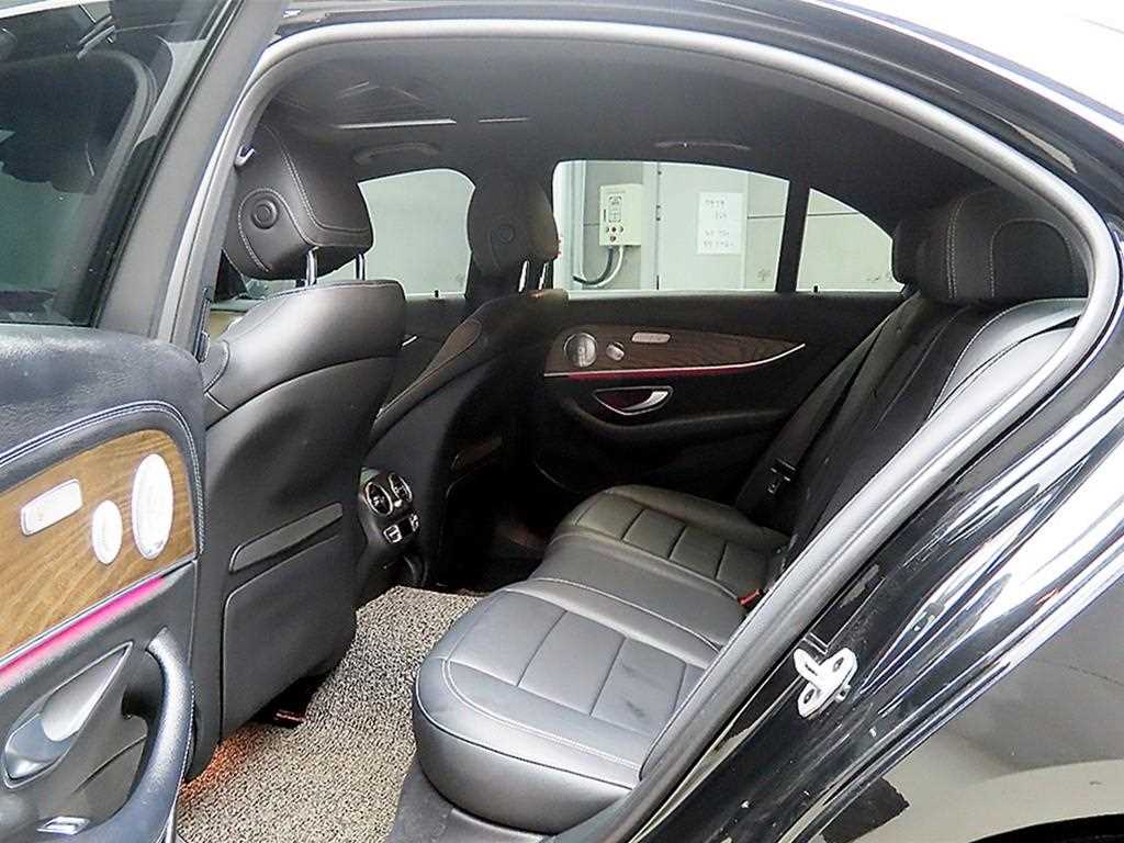 Mercedes Benz E class - Vista 6