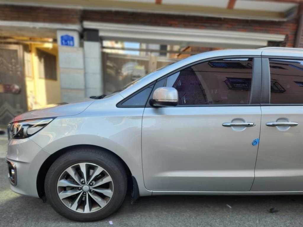 KIA Carnival - Vista 3