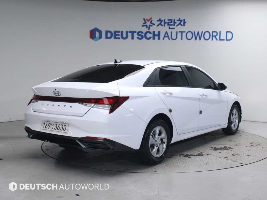 HYUNDAI Avante - Vista 2