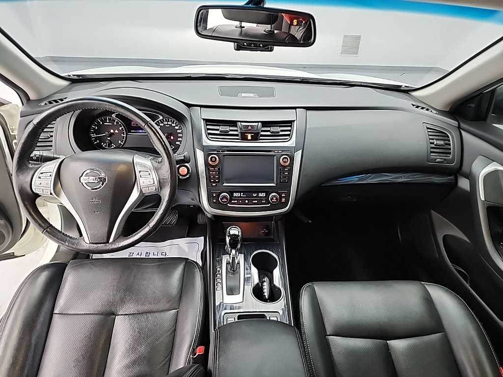Nissan Altima - Vista 7